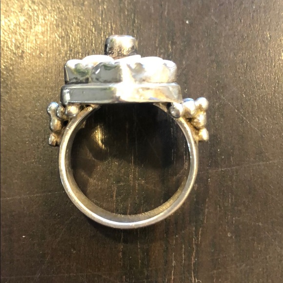 Amethyst and Mother of Pearl Flower Ring - Picture 3 of 4